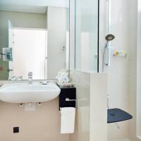 King Room - Mobility Access Tub - Non-Smoking