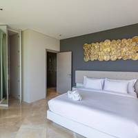 One-Bedroom Apartment with Partial Ocean View
