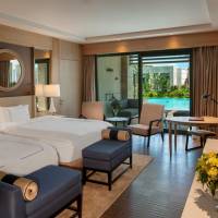 Pearl Pool Room