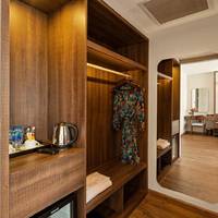 Deluxe King/Twin Room