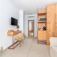 Deluxe Suite with Pool View