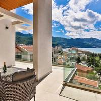Deluxe Suite with Sea View