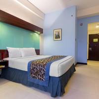 1 Queen Bed Room