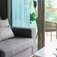 Deluxe King Room with Lagoon View - Non-Smoking
