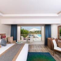 King Suite with Pool View