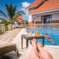 Duplex Pool View Room 