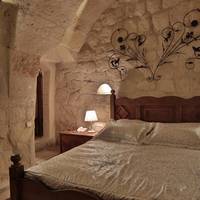 Superior Arch Room