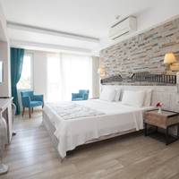 Deluxe Triple Room with Sea View