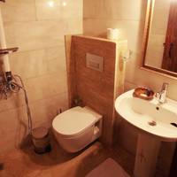 Family Suite (5 Adults)