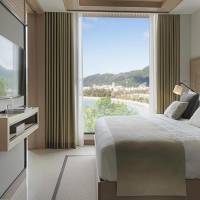 One-Bedroom Suite with Partial Ocean Facing View