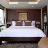 One-Bedroom Suite with Sea View