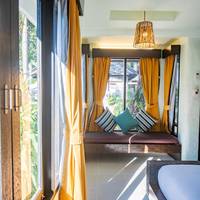 Deluxe with One Way Airport Transfer (24 Hours Use)
