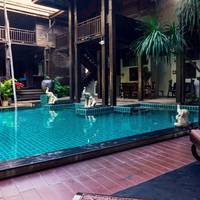 Executive Poolside Twin Room 