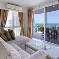 Two-Bedroom Apartment with Sea View (Free in Room Wifi)