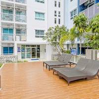Apartment with Garden View