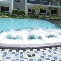 Apartment with Pool View 
