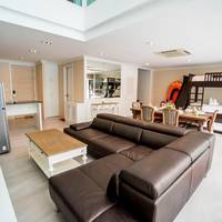 Duplex Apartment with Pool Access - B102
