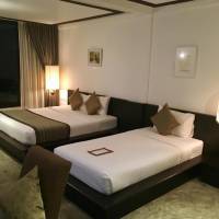 Family Room (3 Adults)