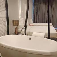 Deluxe Room - Roundtrip Transfer