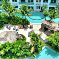 Apartment with Pool View 