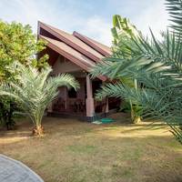 Two-Bedroom Bungalow with Living Room (4 Adults)
