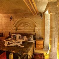 Deluxe Cave Suite (3 Adults)