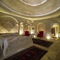 King Cave Suite with Spa bath 