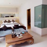 Suite with Bath Tub