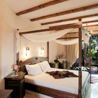 Deluxe Double Room with Private Garden & Jacuzzi