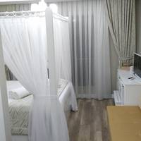 Deluxe Family Room (2 Adults + 1 Child)