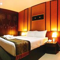 Deluxe Queen Room