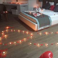 Honeymoon Suite