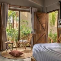 Cozy Garden Room