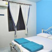 Double or Twin room with shared bathroom (Air conditioning)