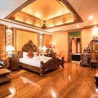 Executive Suite with Pool Access