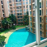 Apartment with Pool View 