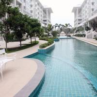 Apartment with Pool View 