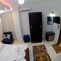 Deluxe Queen Room with Pyramids View