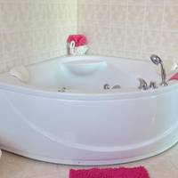2 Bedrooms Balcony Apartment with Spa Bath