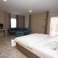 Honeymoon Suite