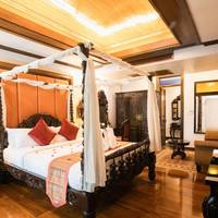 Luxury King Bed with Spa Bath & Private Balcony