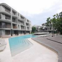 Apartment with Pool View 