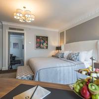 Corner Suite