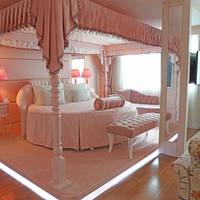 Honeymoon Suite