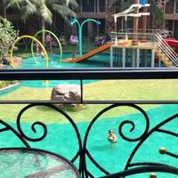 Apartment with Pool View 