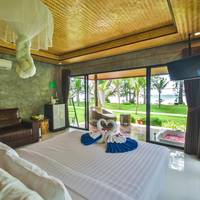 Beach Front Villa with Spa Bath
