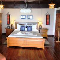 Bungalow - Beach Front (upstairs)