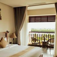 Family Suite with Pool View and River View