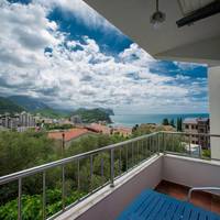 Studio Apartment with Balcony and Sea View