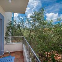 Studio Apartment with Balcony and Garden View